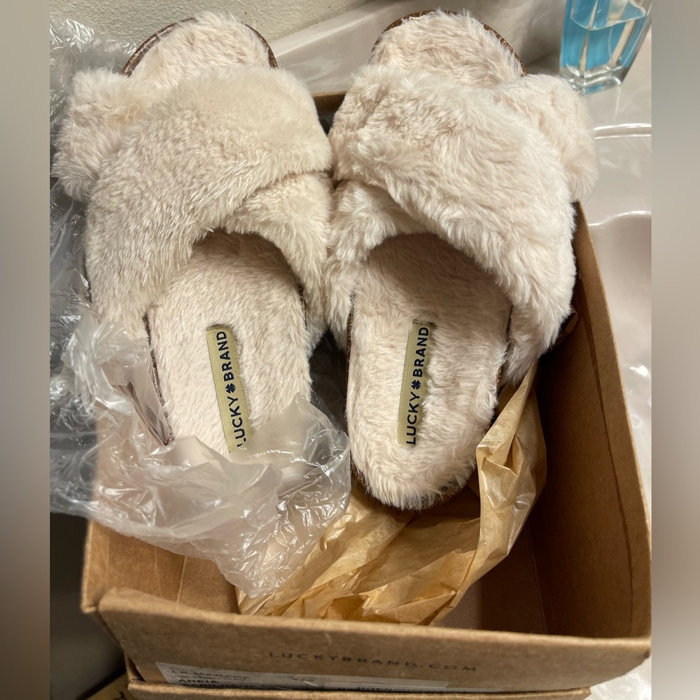 Lucky brand sandals NEW size 7
